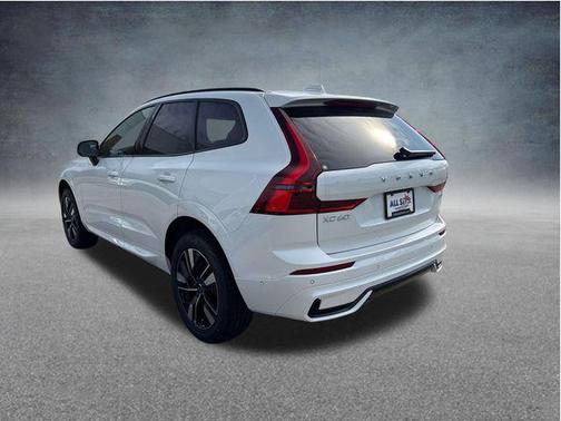 Crystal White Metallic 2026 Volvo XC60 B5 Plus