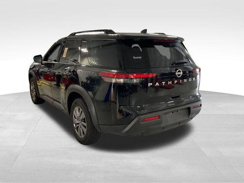 2025 Nissan Pathfinder SV FWD