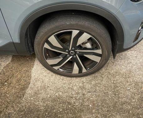 Thunder Grey Metallic 2023 Volvo XC40 B5 Plus Dark Theme