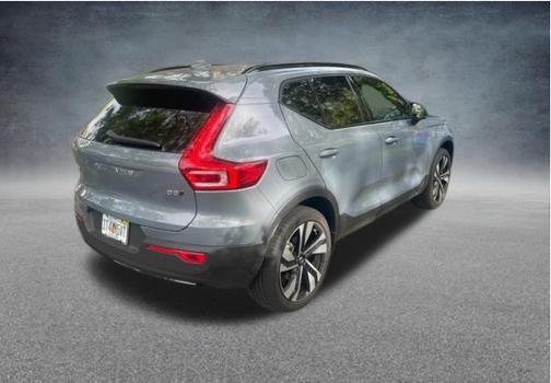 Thunder Grey Metallic 2023 Volvo XC40 B5 Plus Dark Theme