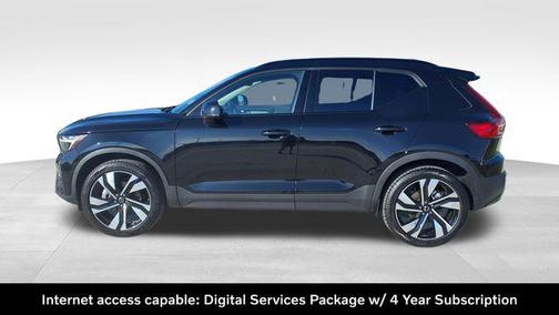 Onyx Black Metallic 2024 Volvo XC40 B5 Plus Dark Theme