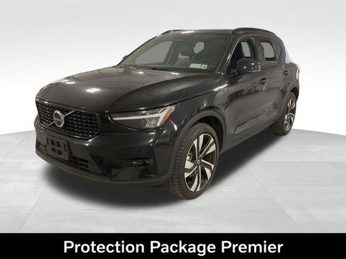 Onyx Black Metallic 2024 Volvo XC40 B5 Plus Dark Theme