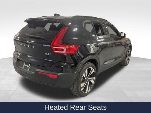 2024 Volvo XC40 B5 Plus Dark Theme
