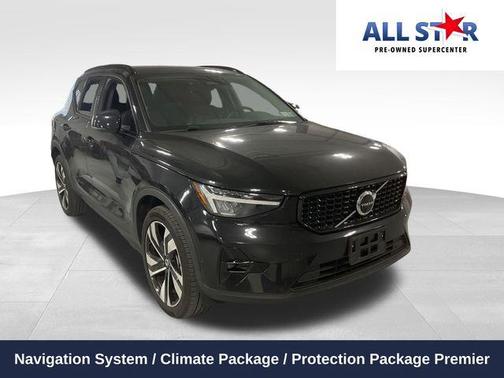 2024 Volvo XC40 B5 Plus Dark Theme