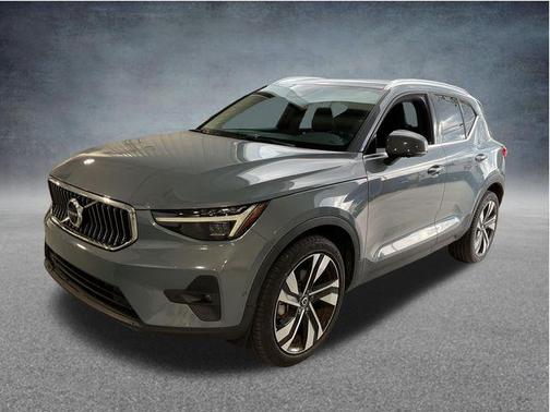 Thunder Grey Metallic 2023 Volvo XC40 B5 Ultimate Bright Theme