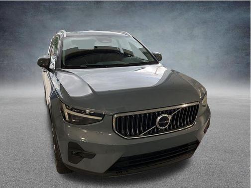 Thunder Grey Metallic 2023 Volvo XC40 B5 Ultimate Bright Theme