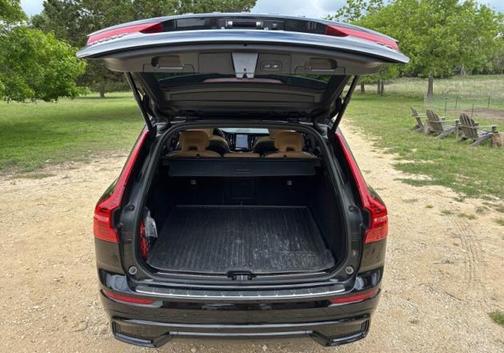 Onyx Black Metallic 2023 Volvo XC60 B5 Ultimate Dark Theme