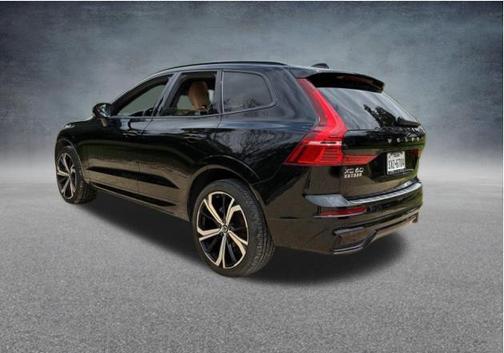 Onyx Black Metallic 2023 Volvo XC60 B5 Ultimate Dark Theme