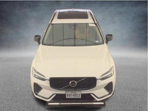 Crystal White 2025 Volvo XC60 B5 Core