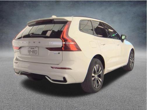 Crystal White 2025 Volvo XC60 B5 Core