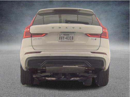 Crystal White 2025 Volvo XC60 B5 Core