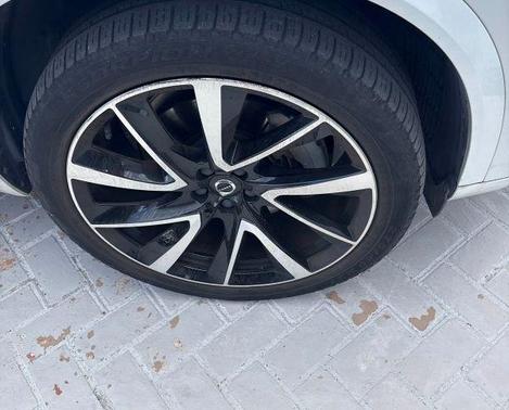 Crystal White Metallic 2023 Volvo XC90 B6 Plus 7-Seater