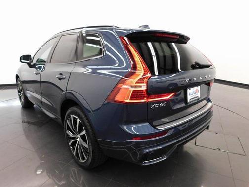 2024 Volvo XC60 B5 Plus Dark Theme