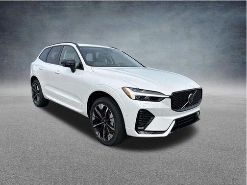 Crystal White Metallic 2026 Volvo XC60 B5 Ultra