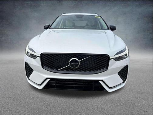 Crystal White Metallic 2026 Volvo XC60 B5 Ultra