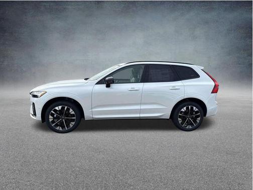 Crystal White Metallic 2026 Volvo XC60 B5 Ultra