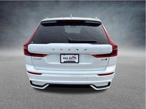 Crystal White Metallic 2026 Volvo XC60 B5 Ultra