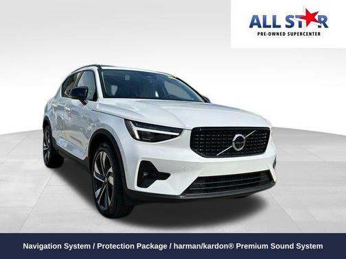 2025 Volvo XC40 B5 Ultra Dark Theme