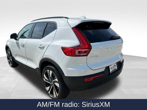 2025 Volvo XC40 B5 Ultra Dark Theme