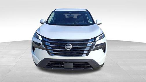 Everest White Pearl 2025 Nissan Rogue SV