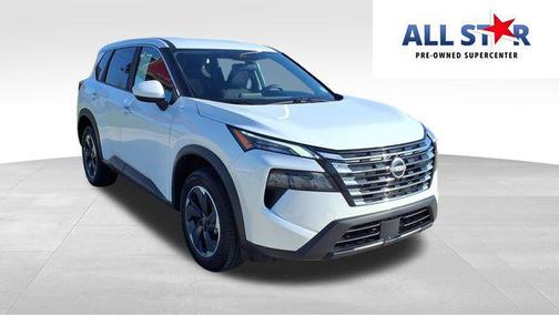 Everest White Pearl 2025 Nissan Rogue SV