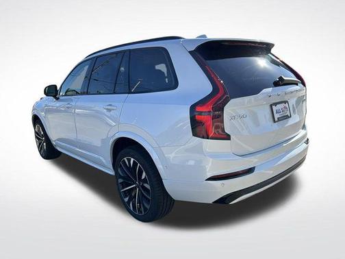 2026 Volvo XC90 B6 Ultra Dark Theme 7-Seater