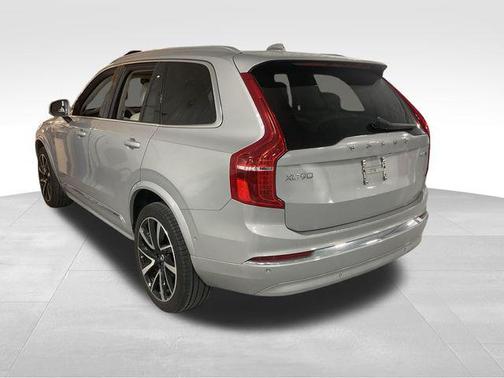 2023 Volvo XC90 B5 Plus