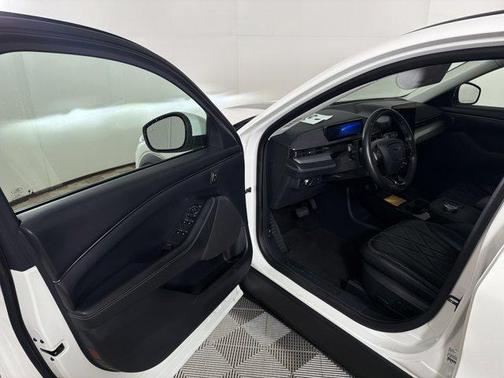 2022 Ford Mustang Mach-E Select