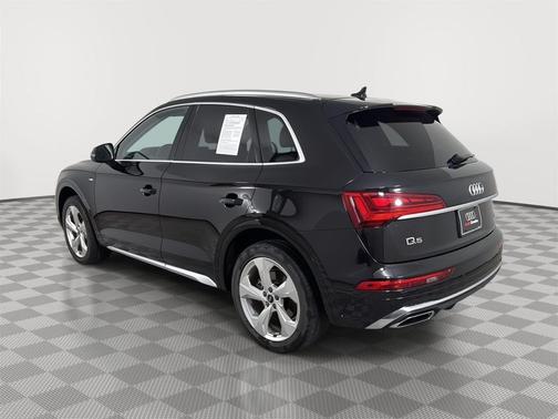 Mythos Black Metallic 2023 Audi Q5 45 S line Premium Plus