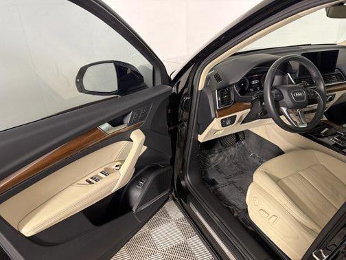 2022 Audi Q5 40 Premium Plus