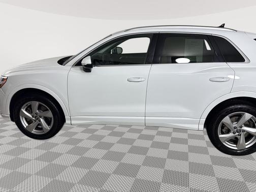 Ibis White 2020 Audi Q3 45 Premium