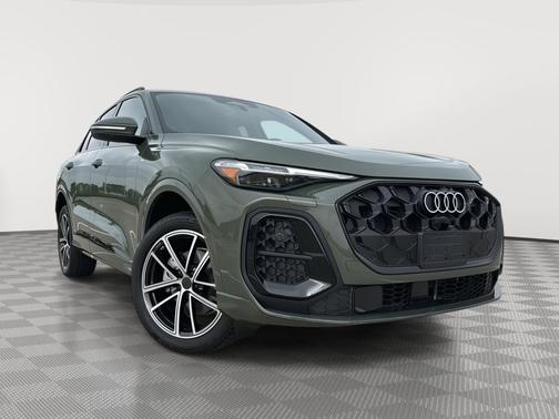 District Green Metallic 2026 Audi Q5 Premium Plus TFSI quattro S tronic