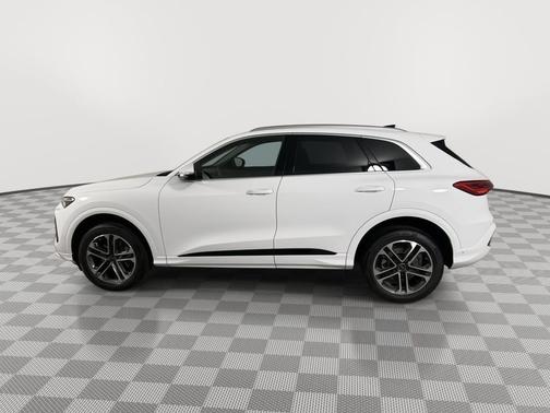 Arkona White 2025 Audi Q5 Premium TFSI quattro S tronic