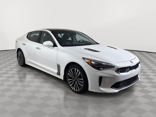 Snow White Pearl 2018 Kia Stinger Premium