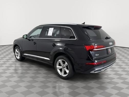 Mythos Black Metallic 2023 Audi Q7 45 Premium Plus
