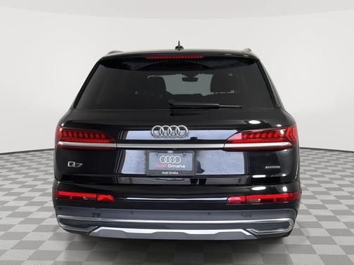 Mythos Black Metallic 2023 Audi Q7 45 Premium Plus