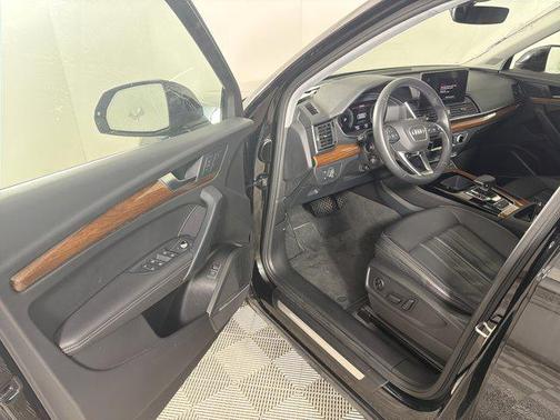 2023 Audi Q5 40 Premium Plus