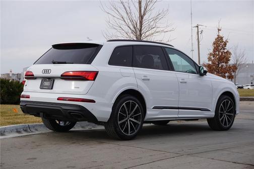 2026 Audi Q7 45 Premium Plus