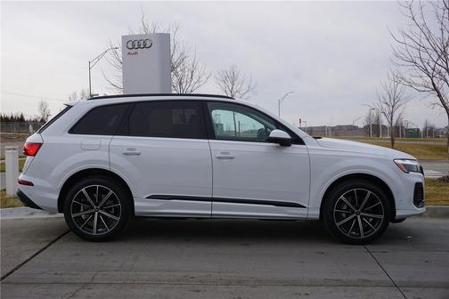 2026 Audi Q7 45 Premium Plus