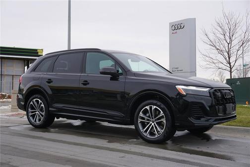 Mythos Black Metallic 2026 Audi Q7 45 Premium