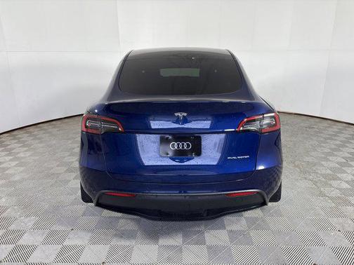 2022 Tesla Model Y Long Range Dual Motor All-Wheel Drive