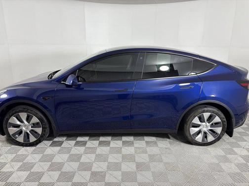 2022 Tesla Model Y Long Range Dual Motor All-Wheel Drive