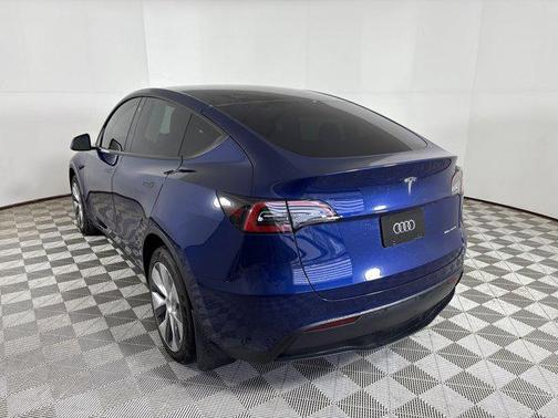2022 Tesla Model Y Long Range Dual Motor All-Wheel Drive