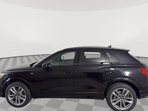 Mythos Black Metallic 2025 Audi Q3 Premium 45 TFSI S line quattro Tiptronic