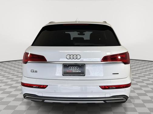 Glacier White Metallic 2021 Audi Q5 45 Premium Plus