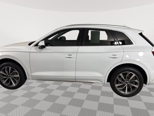 Glacier White Metallic 2021 Audi Q5 45 Premium Plus
