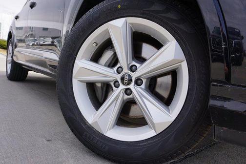 2022 Audi Q7 55 Premium