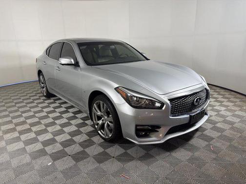2016 INFINITI Q70 3.7X