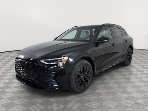 Mythos Black Metallic 2024 Audi Q8 e-tron Prestige