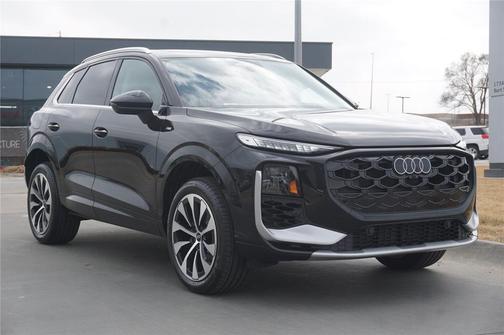 Mythos Black Metallic 2026 Audi Q3 S line